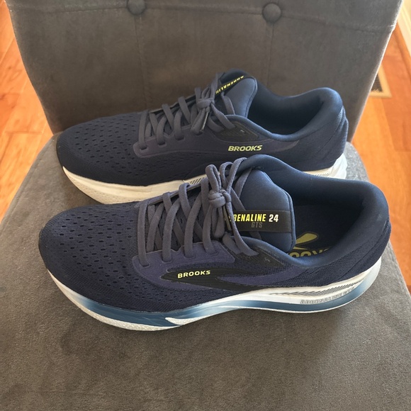 Men’s Brooks Navy Adrenaline GTS 24 Size 9 Wide 2E Running Shoes Sneakers - Picture 3 of 6